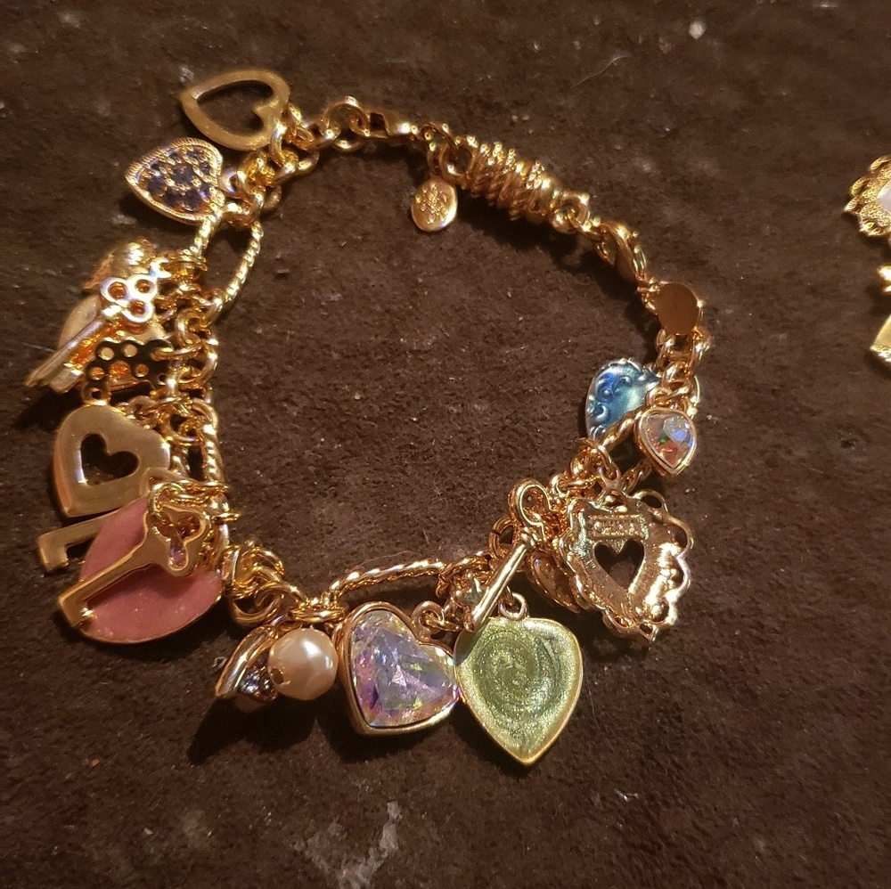 Golden heart charm bracelet